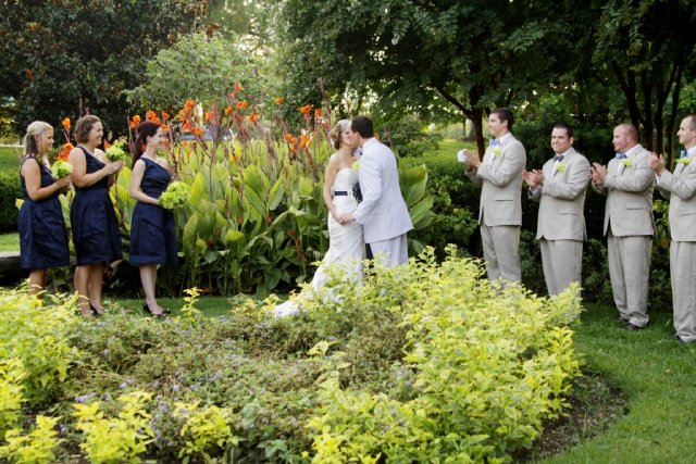 nashville wedding, ceremony, sunken garden, centennial park, kiss